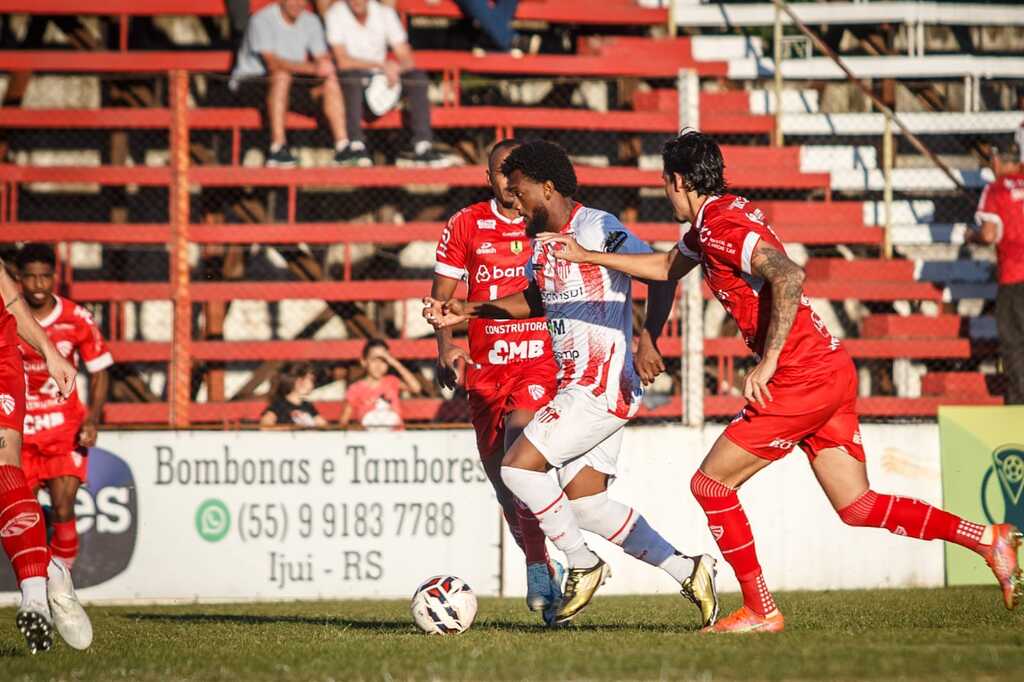 Guarany joga bem, mas termina rodada na lanterna