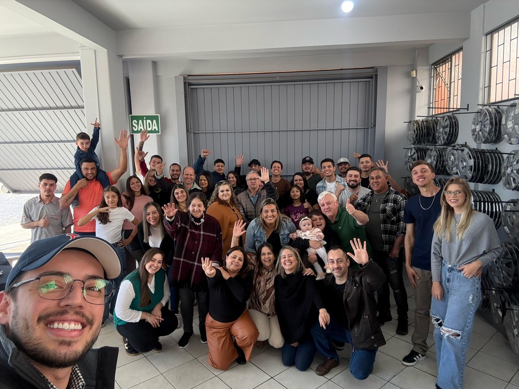 Comemoração em dobro na Almeida Auto Center em Lages