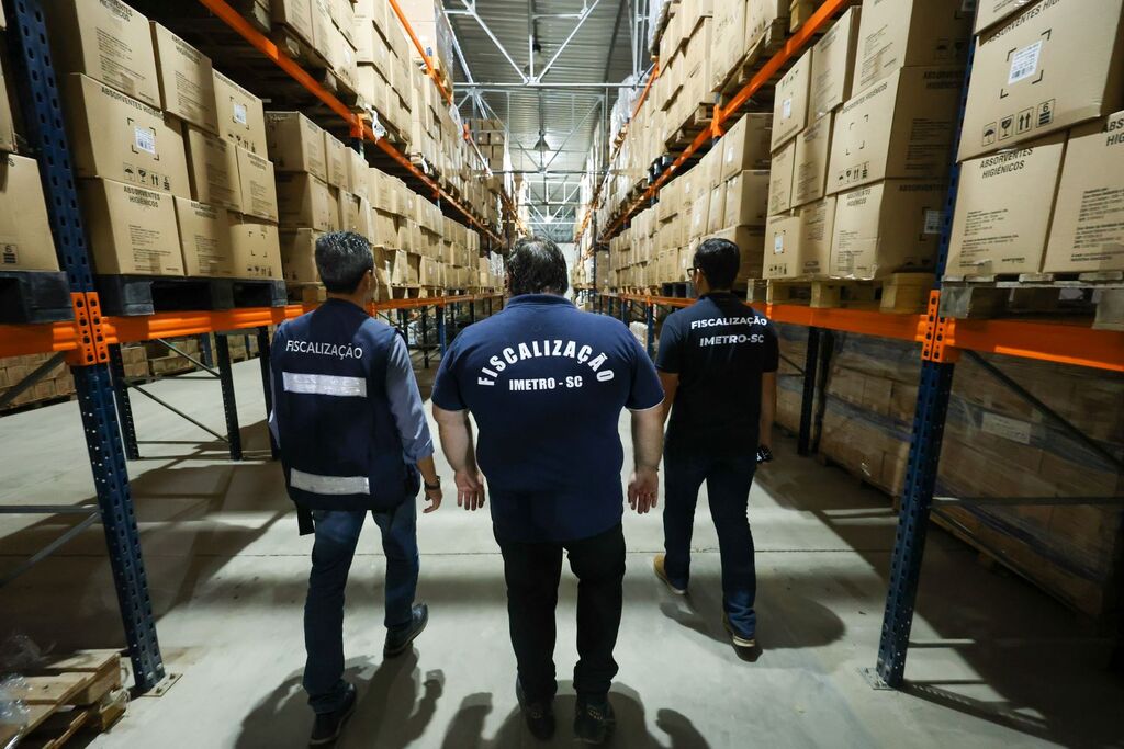Programa Compra Segura SC avalia e aprova materiais escolares nos almoxarifados da Secretaria da Educação