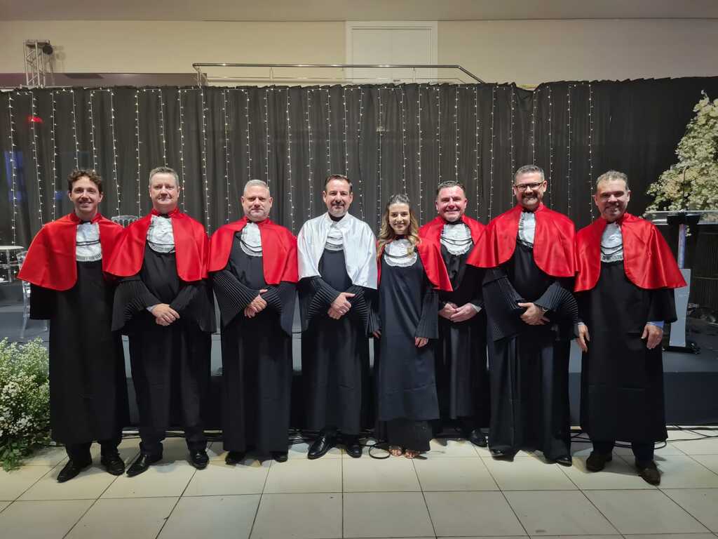 Reitor da UCEFF concede bolsas integrais em cursos de pós-graduação para alunos que tiveram o dinheiro da formatura desviado