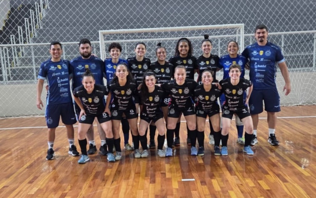 Celemaster estreia com goleadas e avança às semifinais