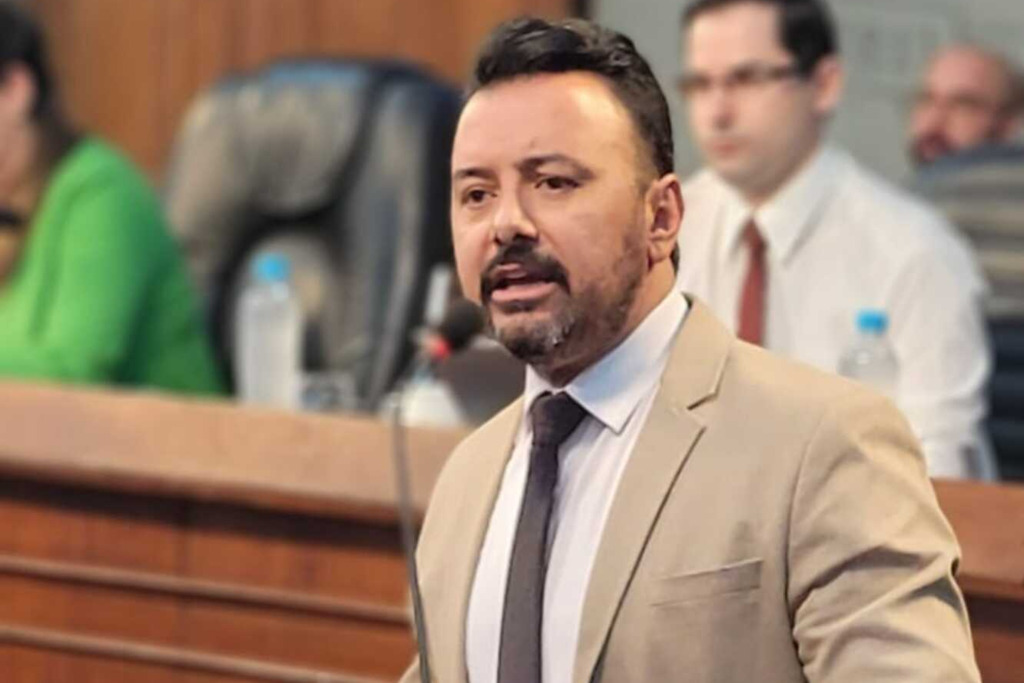 Rodrigo Ferraz volta a criticar a gestão de Mainardi
