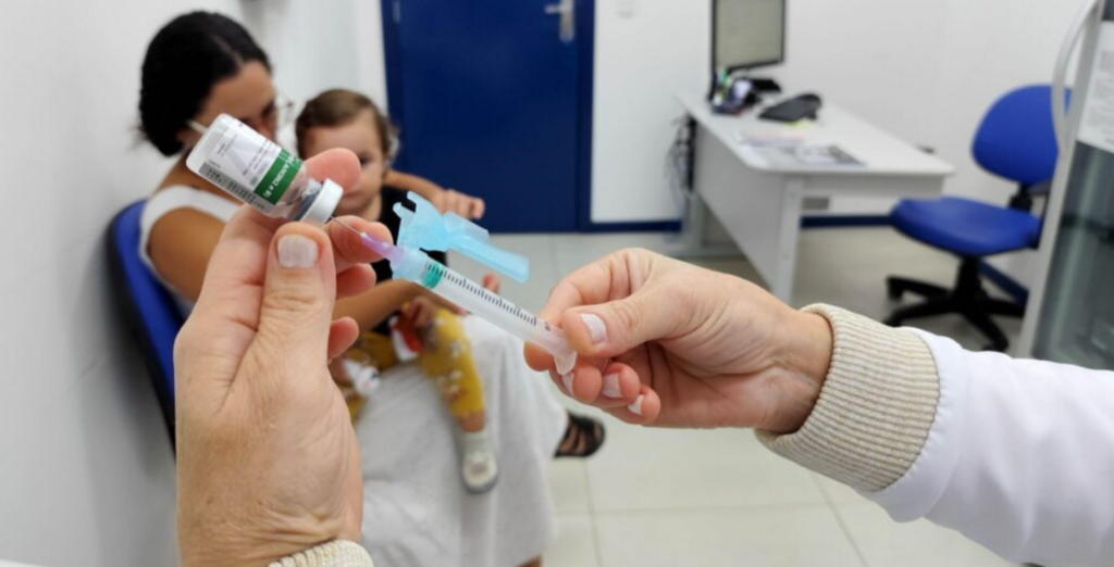 Vacinação contra a gripe em Joinville segue até sexta-feira para grupos prioritários