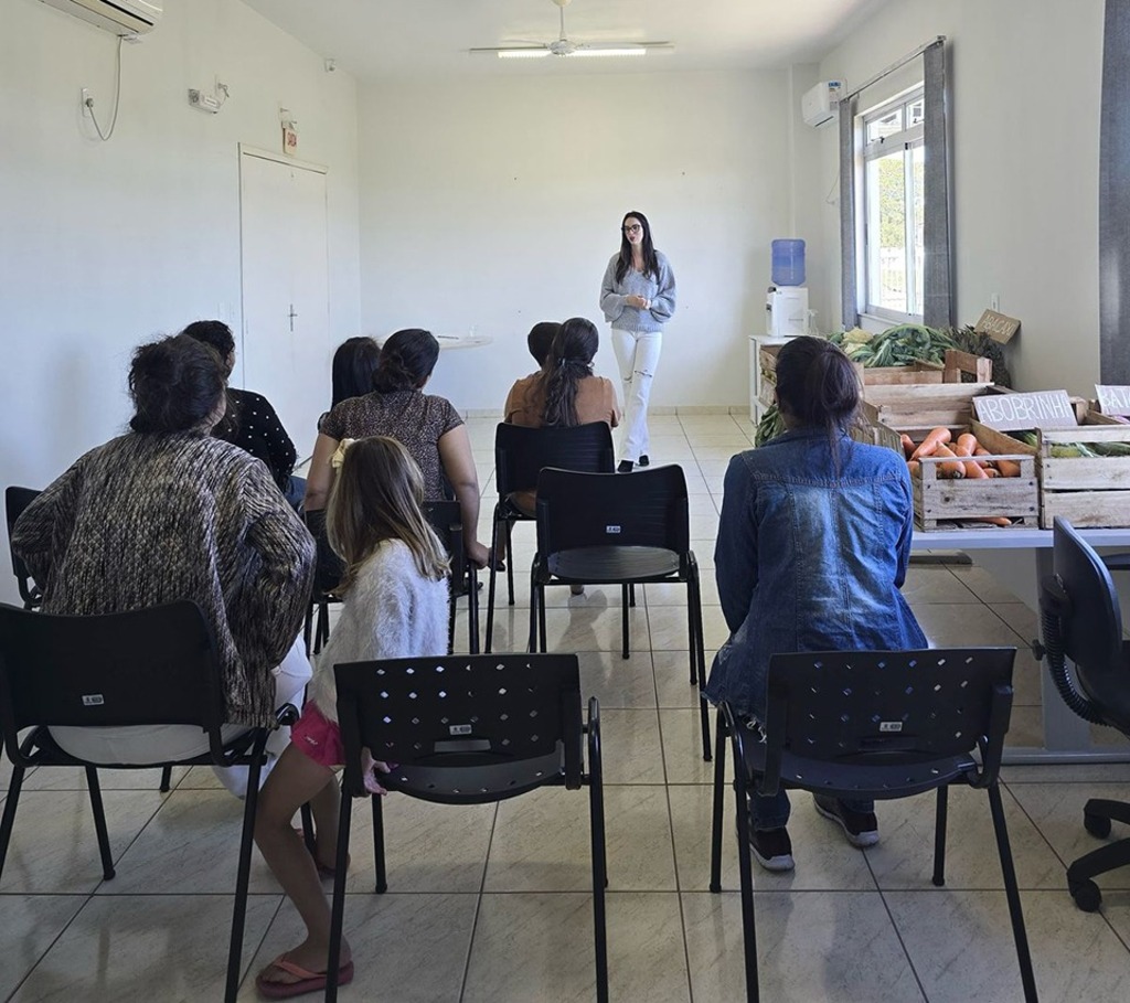 FEIRA DO CRAS PROPORCIONA ALIMENTAÇÃO SAUDÁVEL PARA FAMÍLIAS EM SANTA ROSA DO SUL