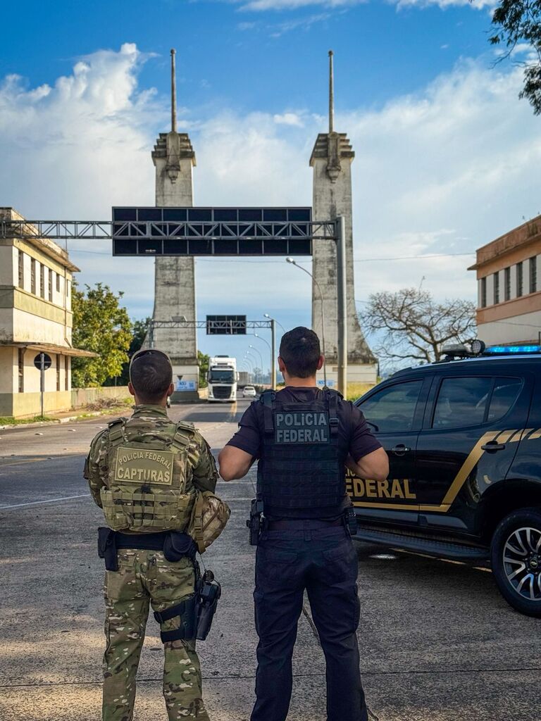 Polícia Federal prende ex-agente na fronteira após extradição da Argentina