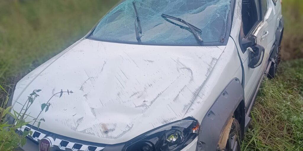 Motorista fica ferido após capotamento em Mirim Doce