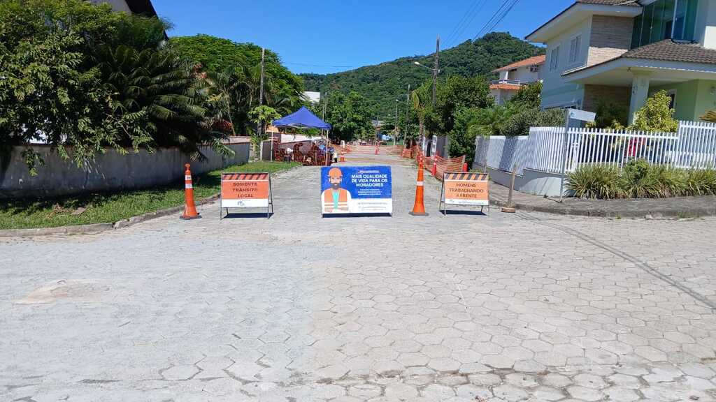 Obras de esgoto avançam no bairro Ubatuba, em São Francisco do Sul