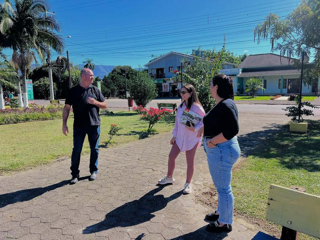 PREFEITO BETO ROLDÃO BUSCA A REVITALIZAÇÃO DA PRAÇA CENTRAL DE MAMPITUBA