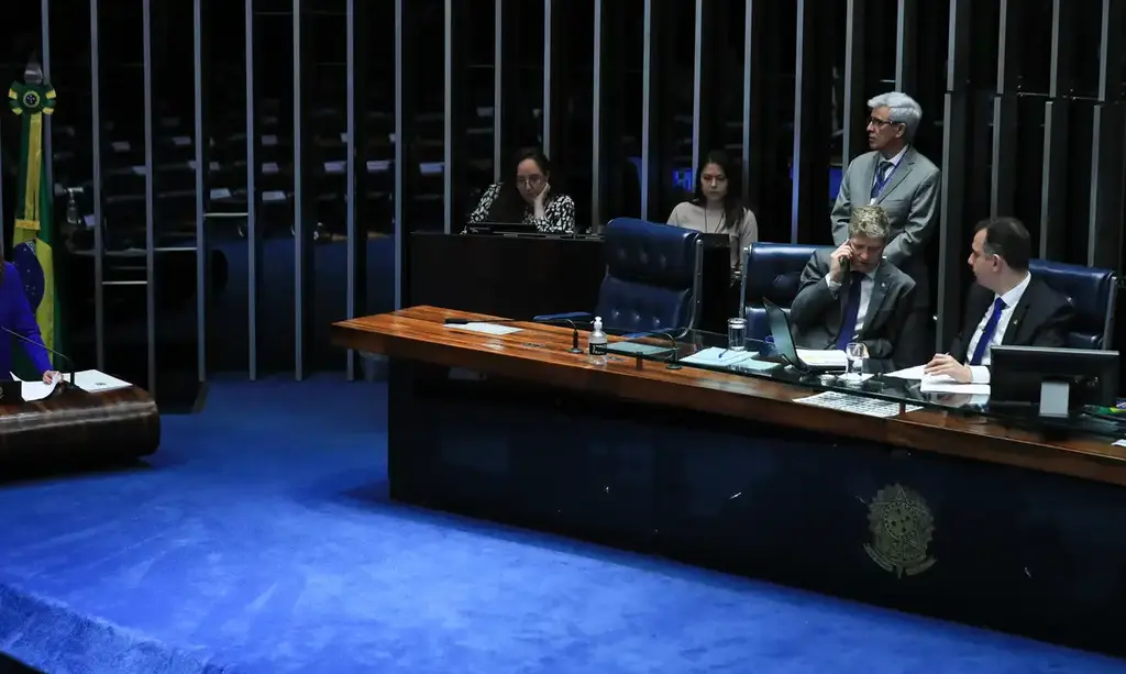 Adiada votação de PEC que acaba com reeleição para cargos do Executivo