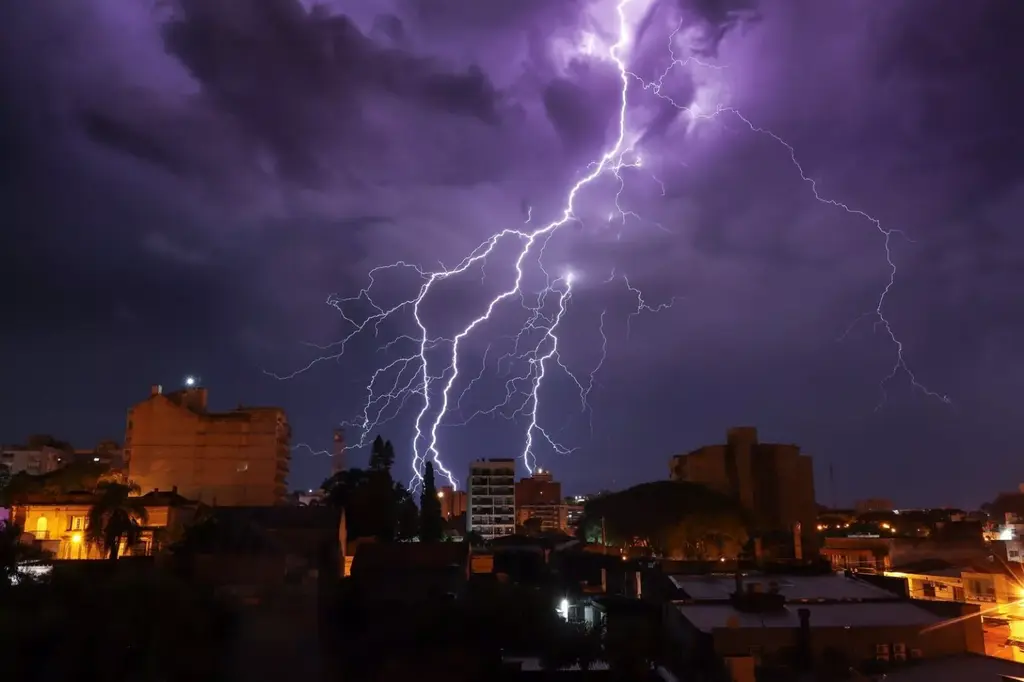 Chuva intensa e tempestades devem causar transtornos