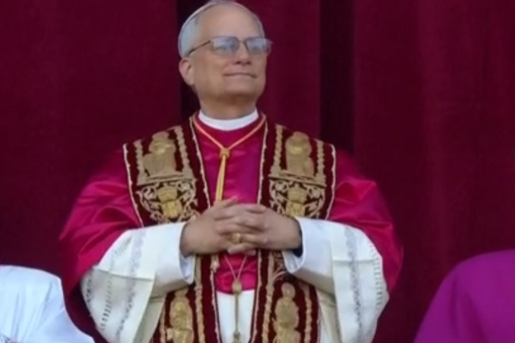 Cardeal dos EUA é eleito novo Papa: Robert Francis Prevost assume como Leão XIV