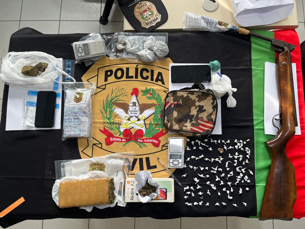 Opração das forças de segurança, PM e Polícia Civil, apreende drogas, armas e munições em Bom Retiro