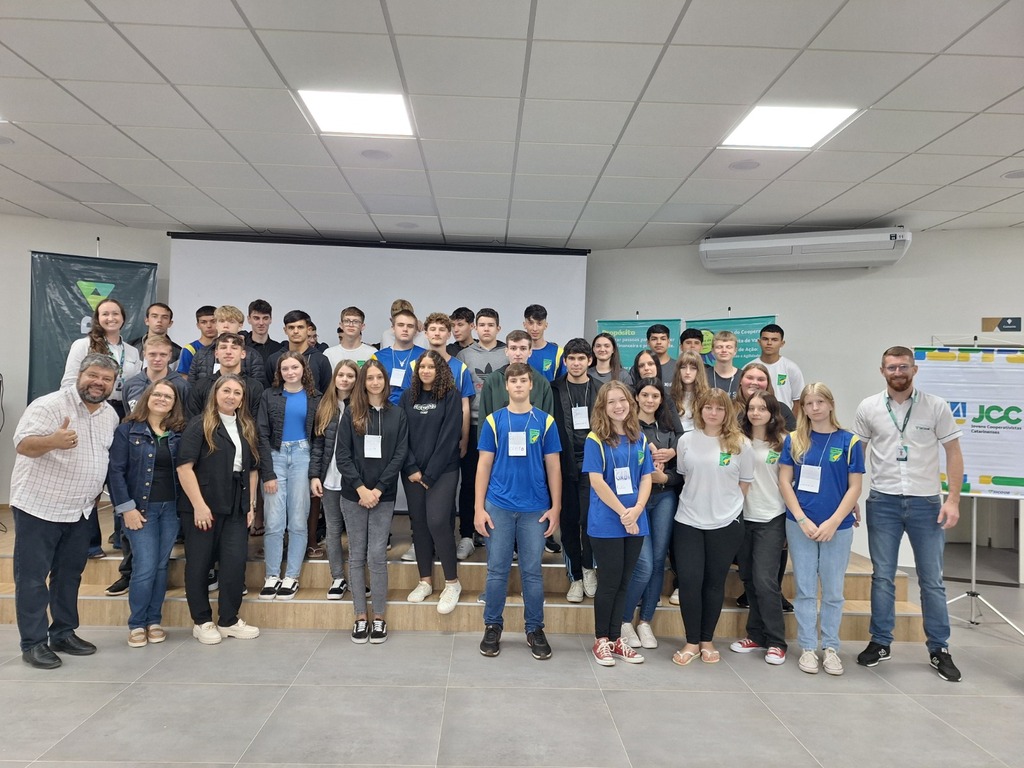 SICOOB Creditapiranga inicia programa Jovens Cooperativistas Catarinenses 2025