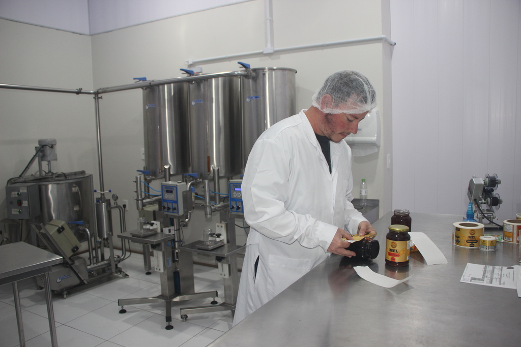 Mercado do mel está crescendo, mas diminuição de bracatingas preocupa produtor
