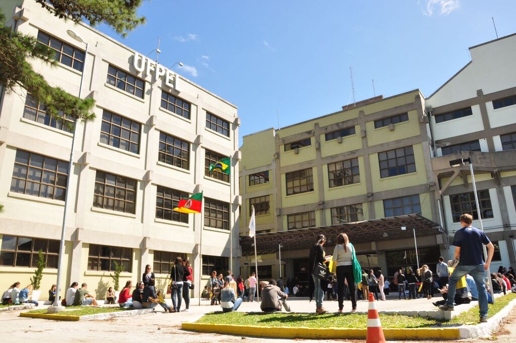 UFPel abre inscrições para mestrado e doutorado em Letras