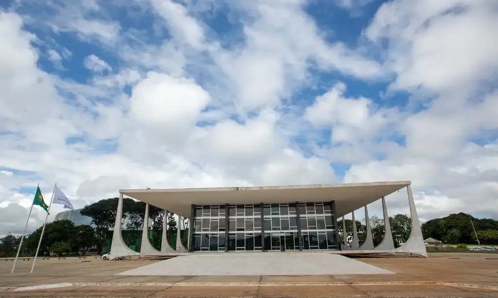 Moraes vota por Zambelli pegar 10 anos de prisão por invasão ao CNJ