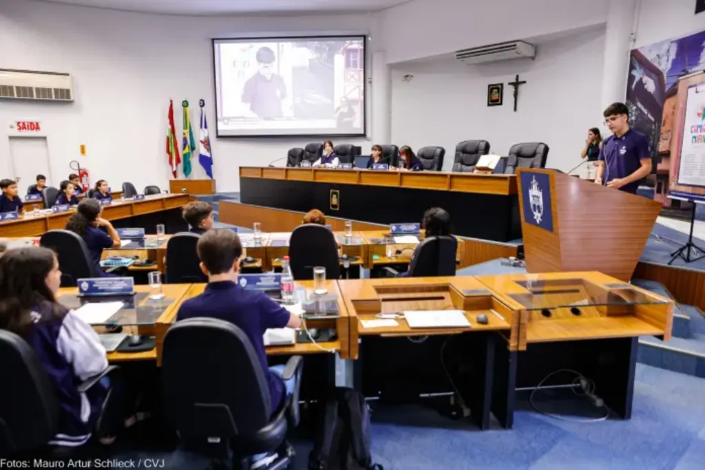 Câmara Mirim de Joinville debate temas sociais e apresenta ideias de novos projetos de lei