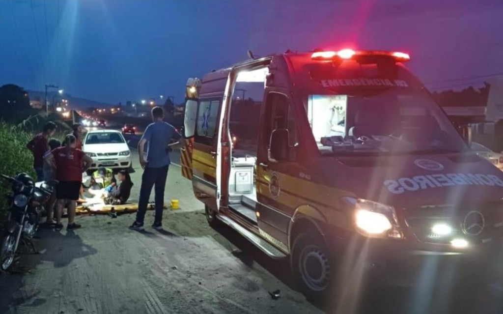 Colisão entre carro e moto deixa jovem ferida em Ituporanga