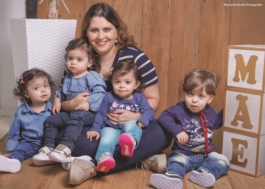 Desafios e resiliência são destaques na jornada de mãe de quadrigêmeos