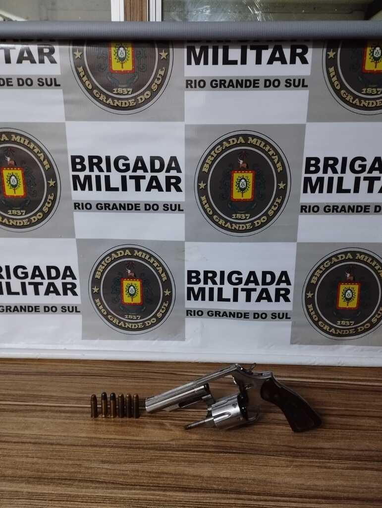 1º BPAF prende homem por porte ilegal de arma