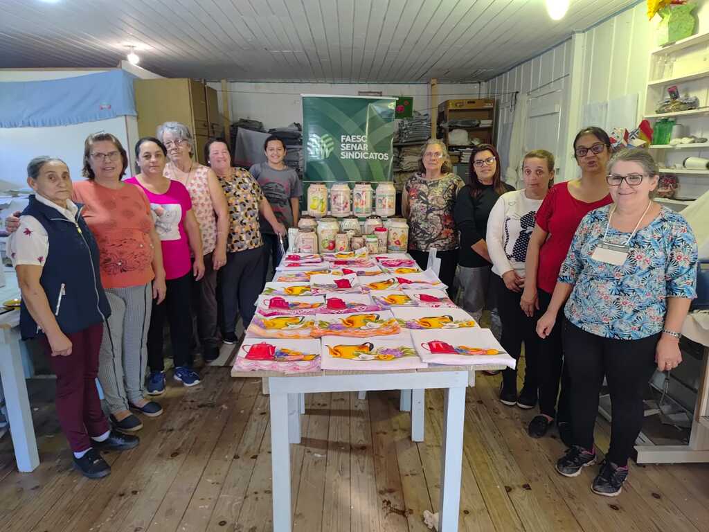 Curso do Sindicato Rural capacita produtores de Palmeira em artesanato com pintura