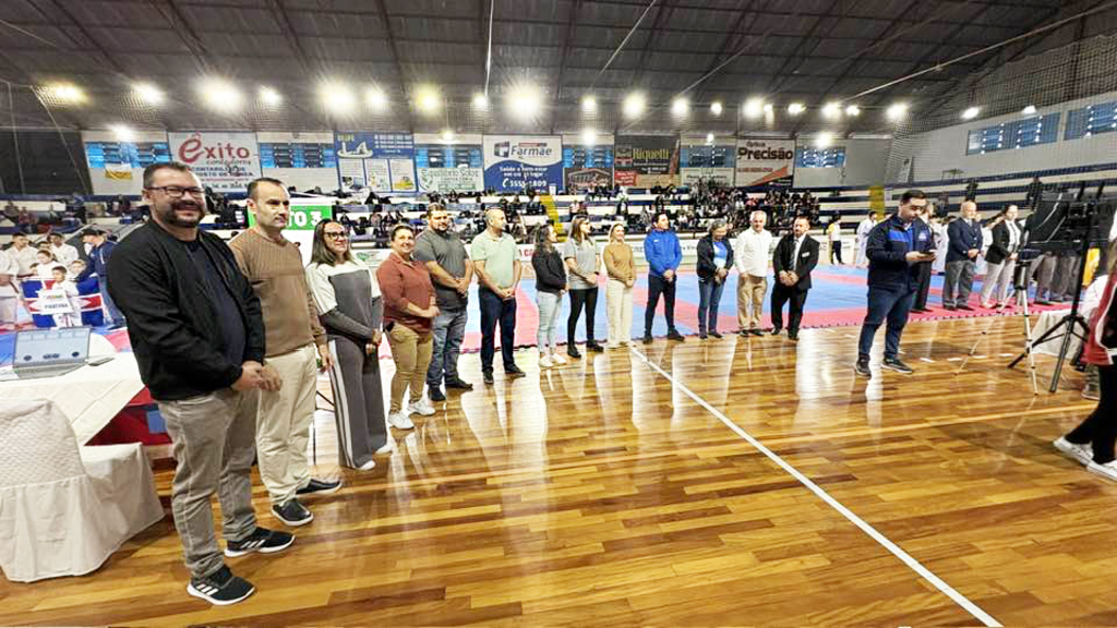 Karatê de Capinzal conquista troféu Campeão Estadual