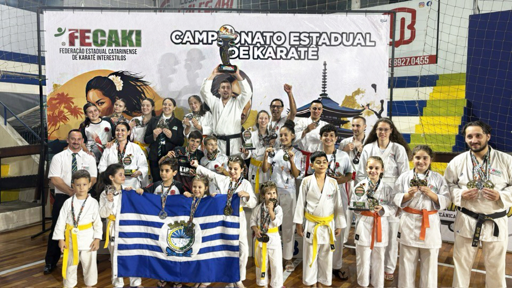 Karatê de Capinzal conquista troféu Campeão Estadual