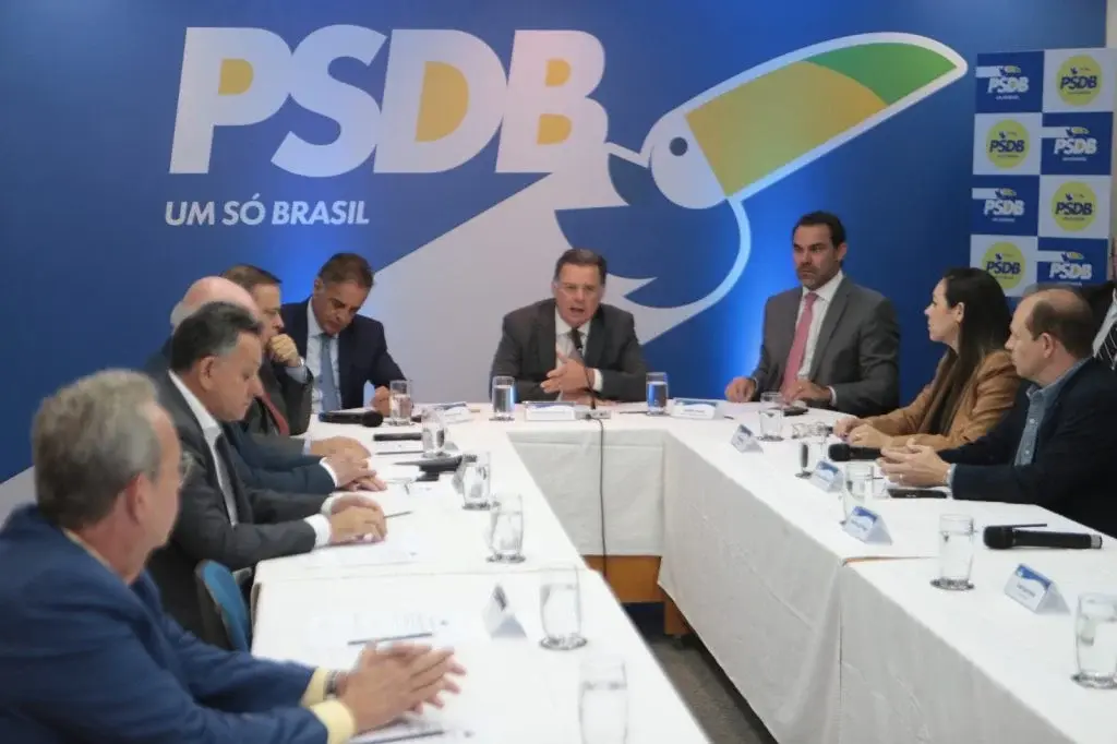 Tucanos pedem plebiscito sobre fusão do PSDB com Podemos