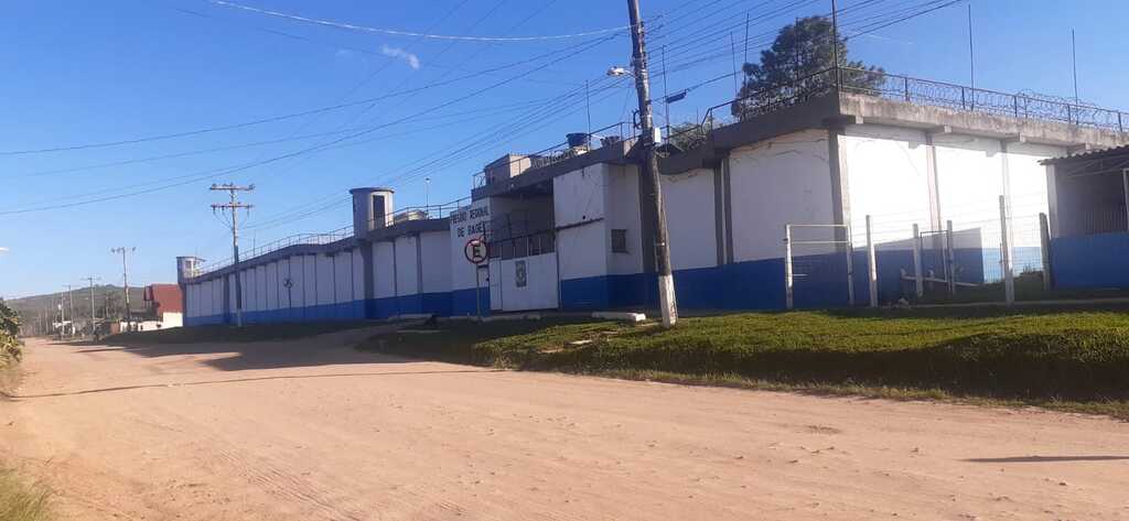 Homem é preso após arrombar estabelecimentos comerciais