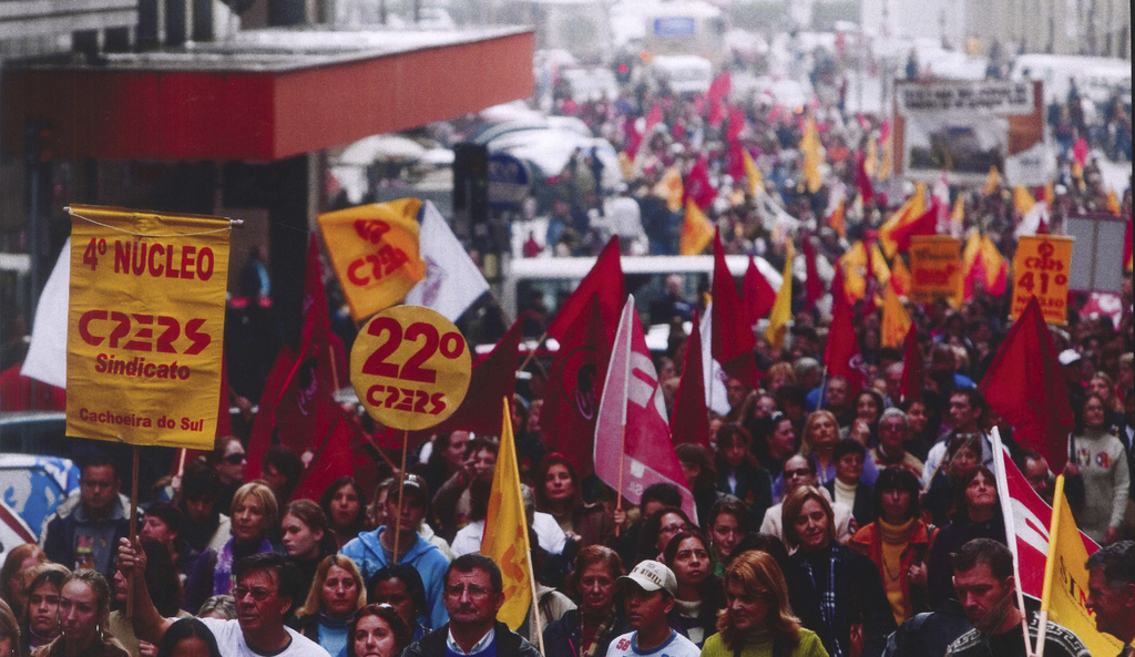 Comitiva do Cpers de Uruguaiana integra protesto na capital