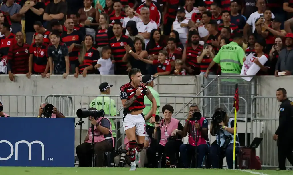 Fla derrota LDU e fica perto da vaga nas oitavas da Libertadores