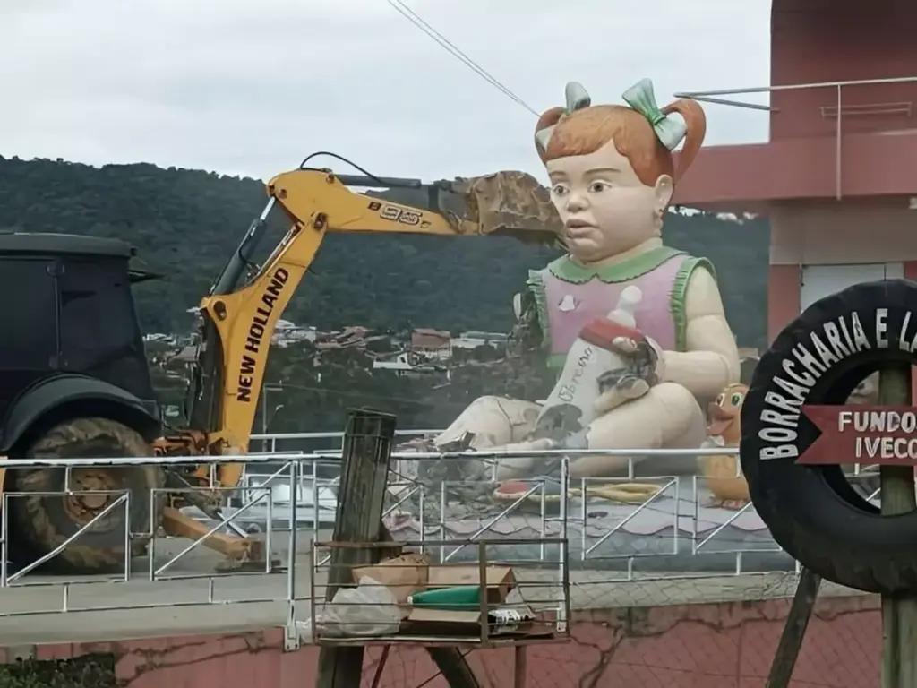 ‘Primeiro Bebê Reborn’: Estátua do 