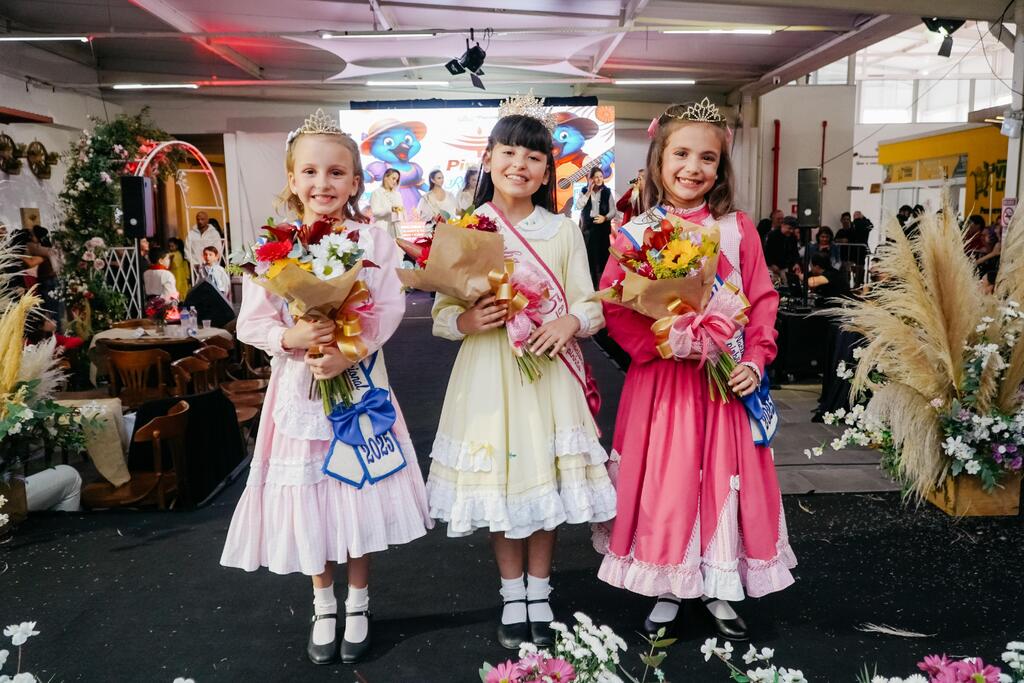 Lavínia Moraes Amaral é eleita rainha mirim da 35ª Festa Nacional do Pinhão