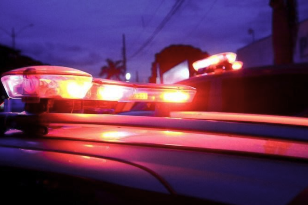 Imagem Reprodução Internet - Veículo é alvo de disparos durante a madrugada em Imbituba