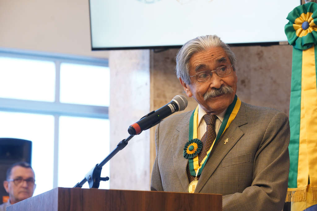 AL homenageia ex-governador Olívio Dutra