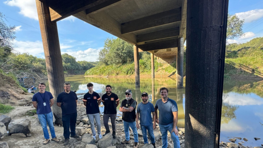 Ponte da BR-280, sobre o Rio Canoinhas, está em boas condições