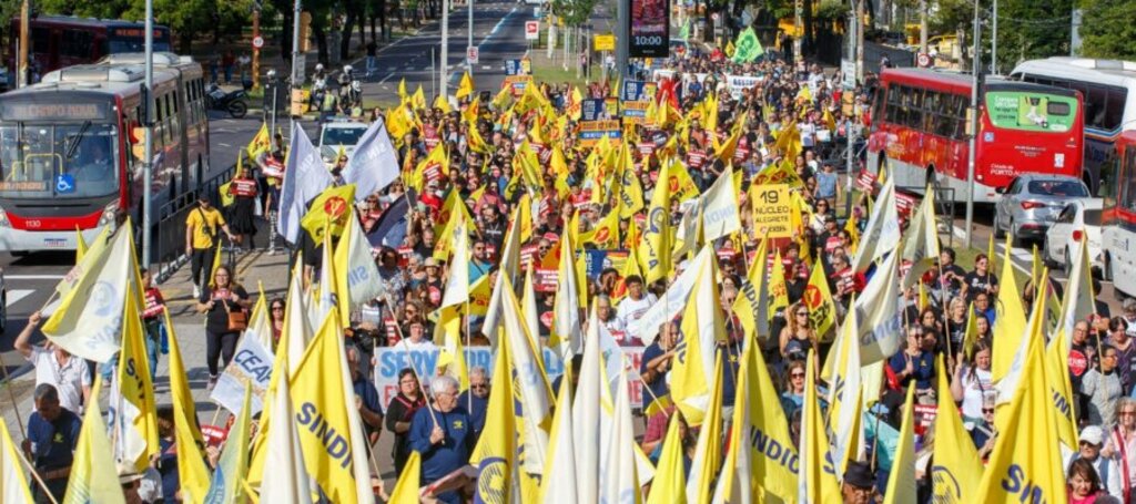 Comitiva do CPERS Uruguaiana participou de mobilização em Porto Alegre