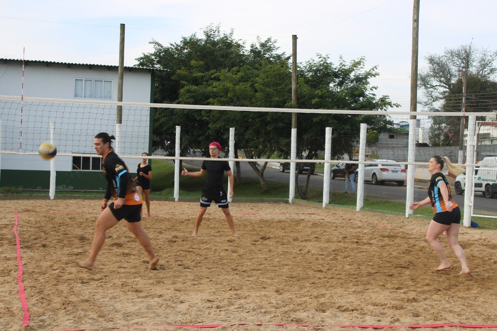 Torneio de vôlei de areia agitou o último final de semana