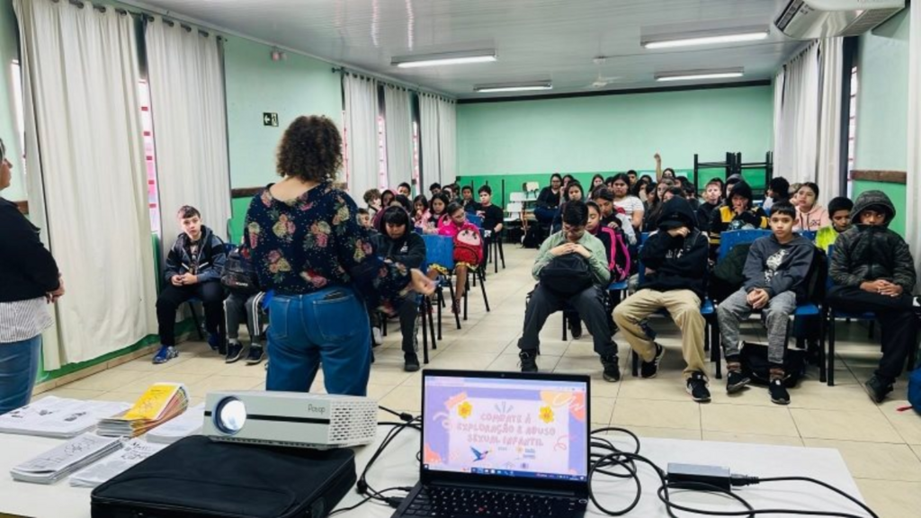 Campanha leva palestra a alunos de Uruguaiana para prevenir violência sexual