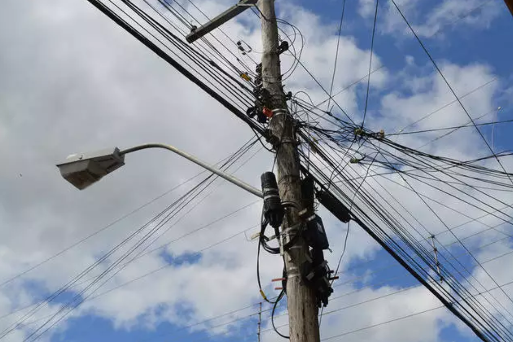 Imagem Reprodução Internet - Furto de fios deixa morador sem energia no bairro Roça Grande, em Imbituba