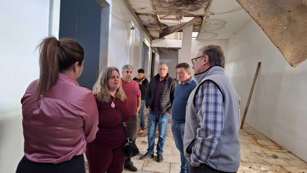 Prefeito denuncia abandono de antiga unidade de beneficiamento de frutas