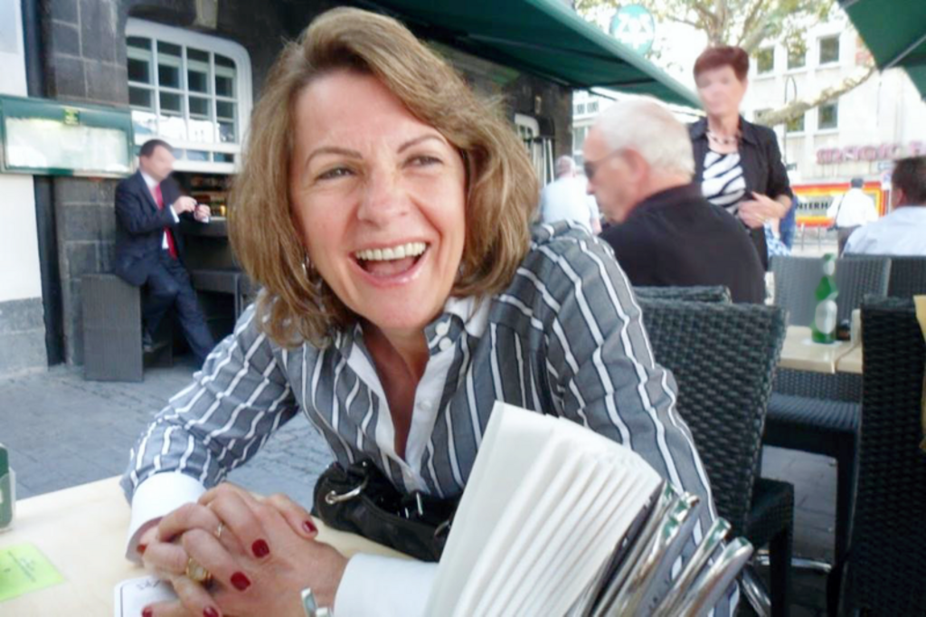  - A Elisabeth sorridente que a família recorda / Foto: Arquivo de família