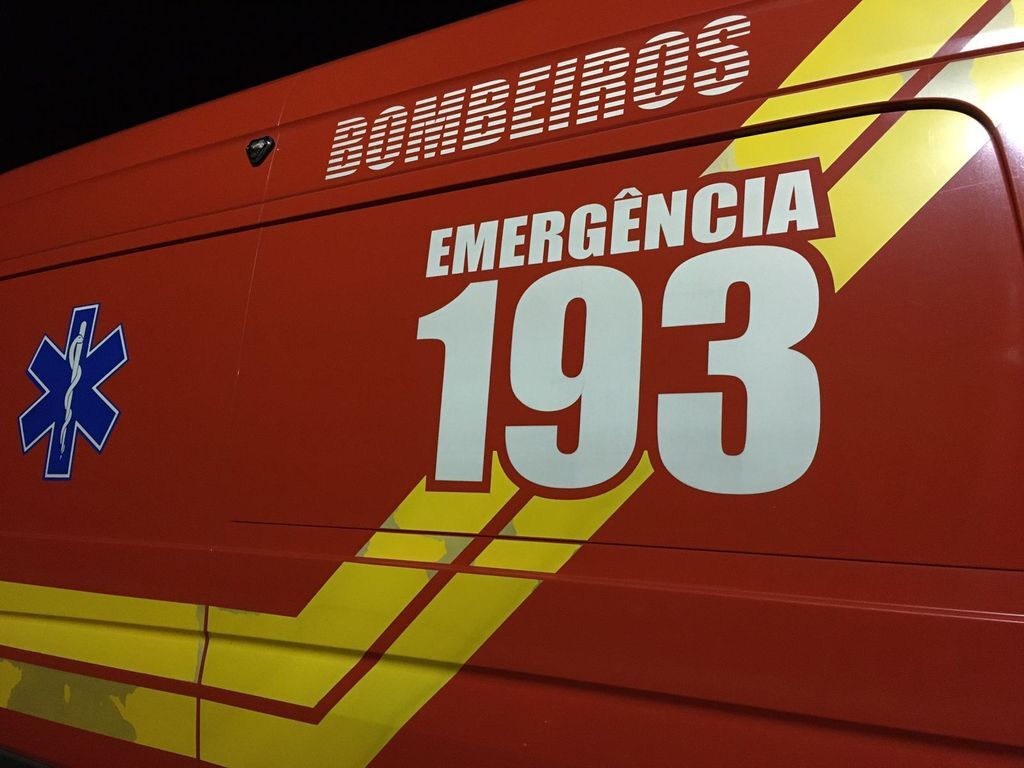 Motorista fica ferido após tombamento de carreta na BR-282, em Herval