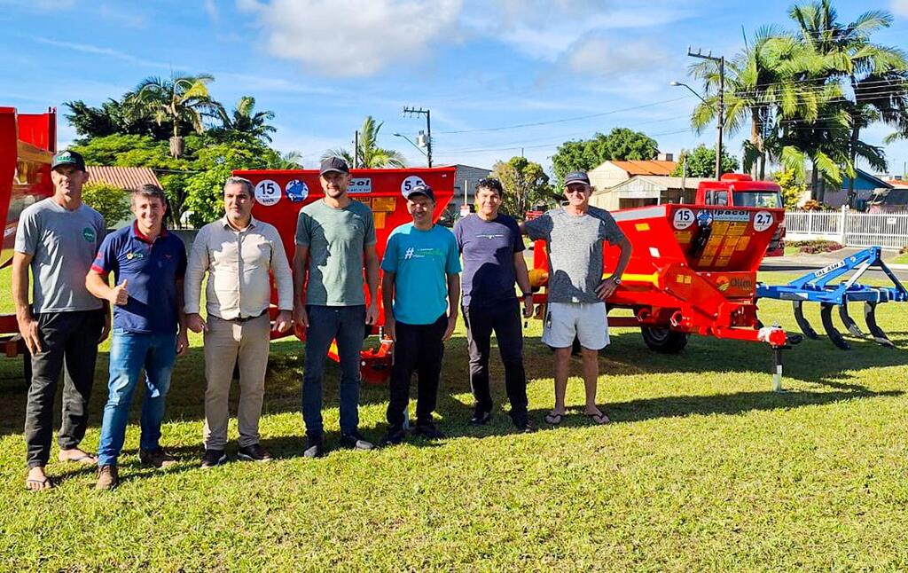 NOVOS EQUIPAMENTOS VÃO AUXILIAR ASSOCIAÇÕES AGRÍCOLAS DE SANTA ROSA DO SUL