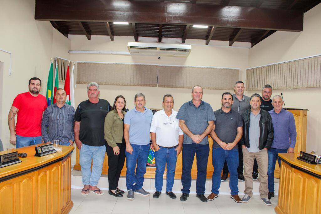 PREFEITO BETO ROLDÃO USA A TRIBUNA DA CÂMARA DE MAMPITUBA E FAZ PRESTAÇÃO DE CONTAS AOS VEREADORES