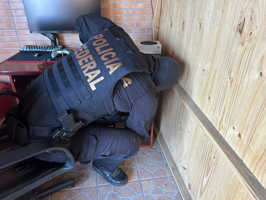 Jovem é investigado por armazenamento de imagens de abuso infantil
