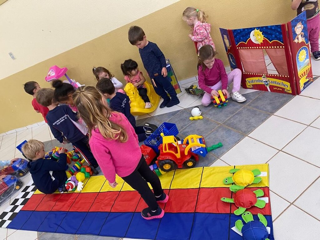 Alunos da creche são contemplados com brinquedos educativos em Celso Ramos