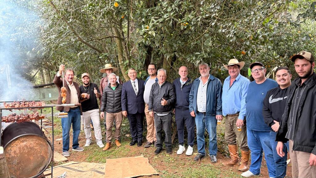 Churrasco Tradicional Reúne Amigos na Fazenda Alvorada em Capinzal