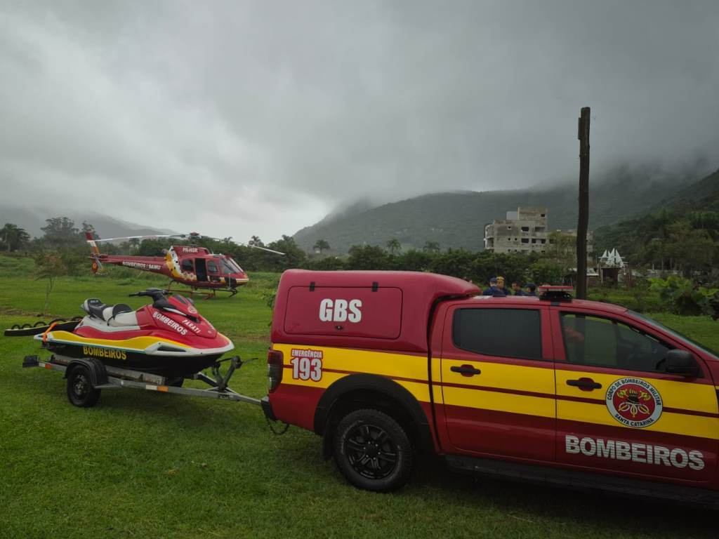 Corpo é encontrado em costão no Litoral de SC, mas bombeiros não conseguem resgate