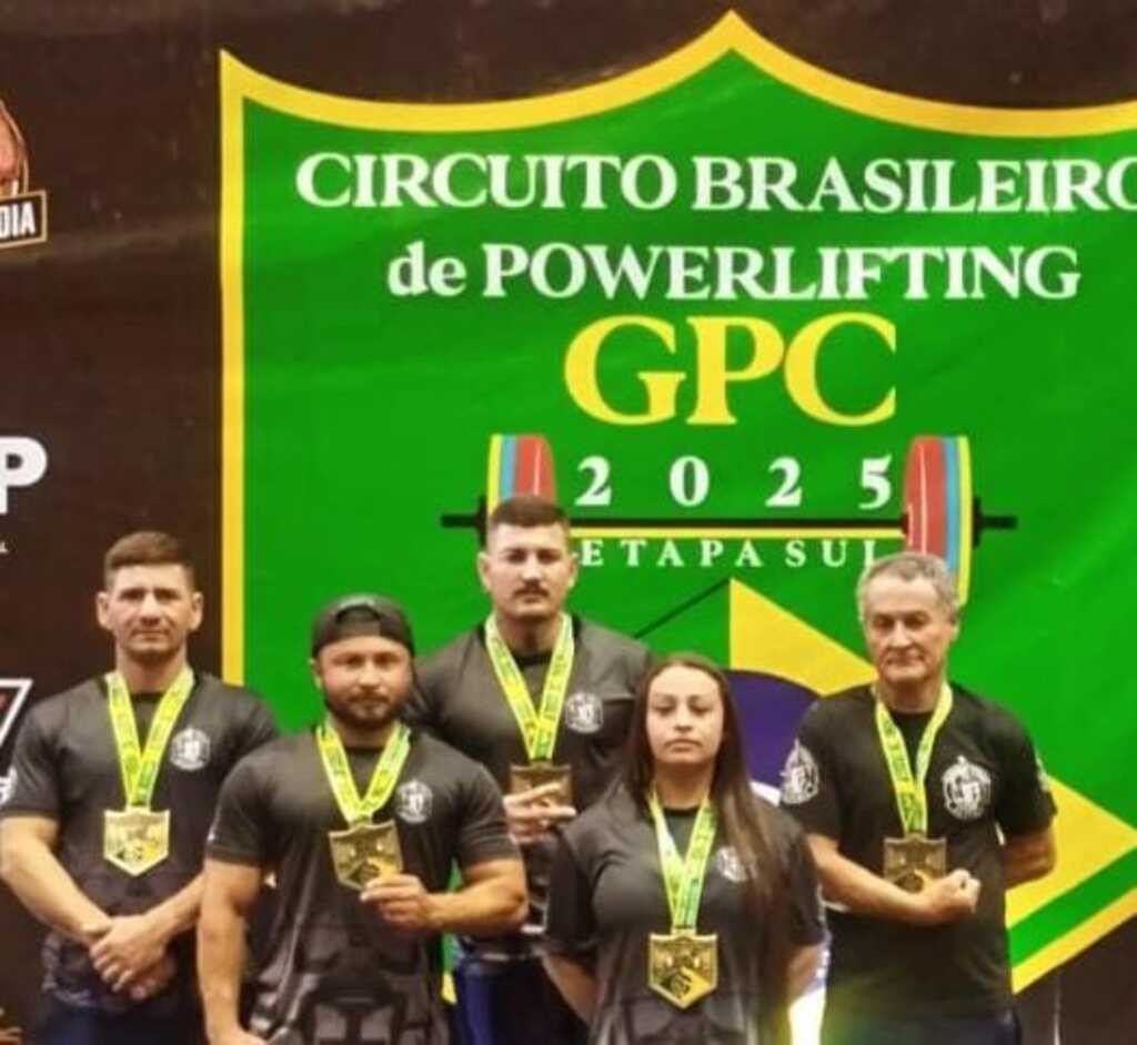Equipe Mundo Fitness garante vaga no Mundial de Powerlifting e quebra recorde brasileiro